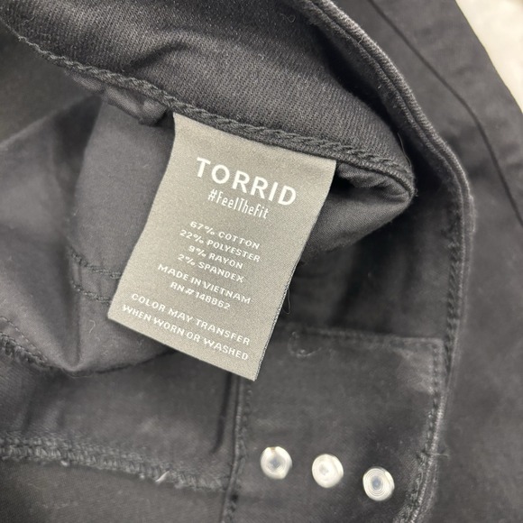 NEW Torrid Jeggings Stretch Shorts Black Womens Size 18 Denim 3 Button Jorts - Picture 8 of 9